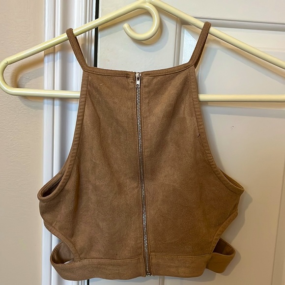 Velvety texture aritzia crop top - Picture 2 of 2